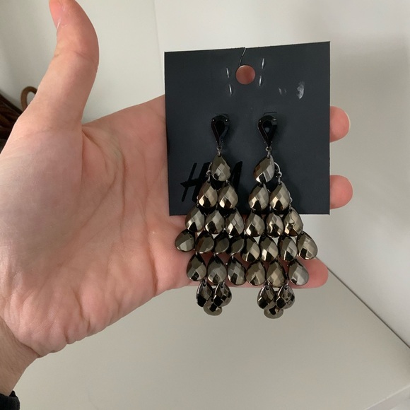 H&M Tear Drop Beaded Gun Metal Black Dangle Statement Trendy Earrings Brand New - Picture 5 of 7